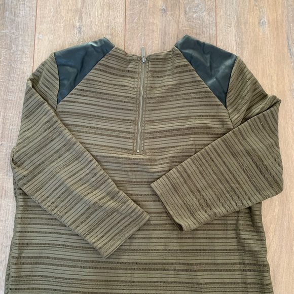 Kaki tunique with faux leather accent - Picture 7 of 7